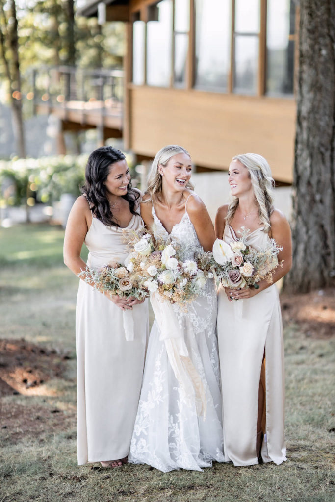 Bridesmaids at Oregon wedding elopement