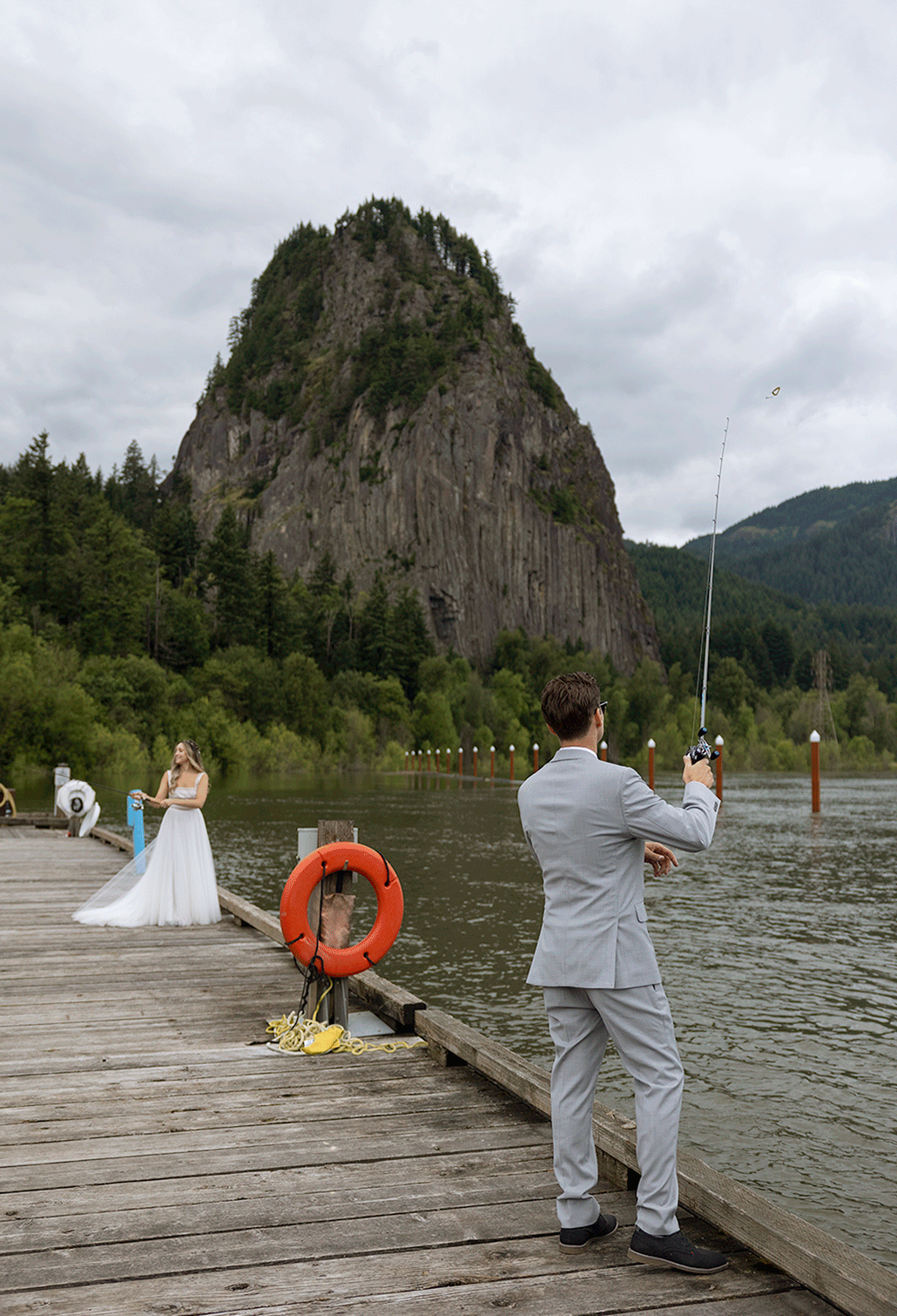 wedding couple fishing at beacon rock state park