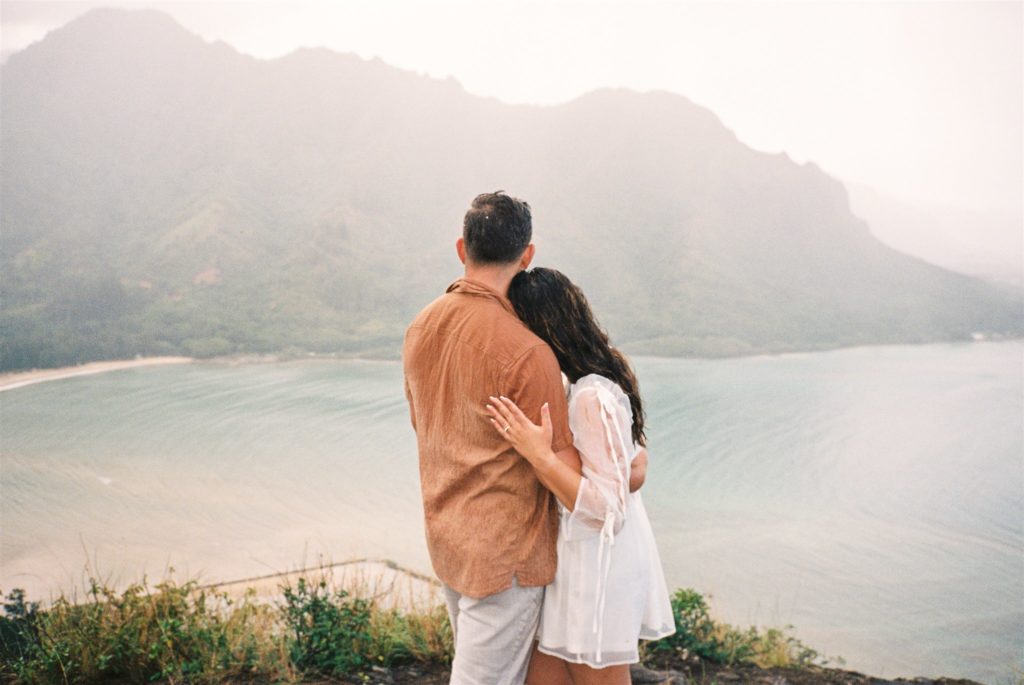crouching-lion-oahu-couples-session