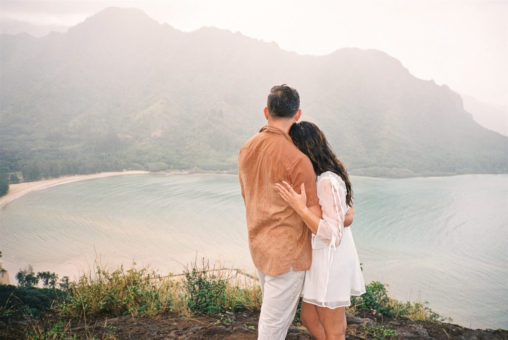 crouching-lion-oahu-couples-session