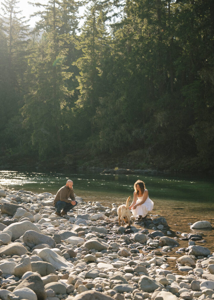 creekside-packwood-washington-couples-photoshoot