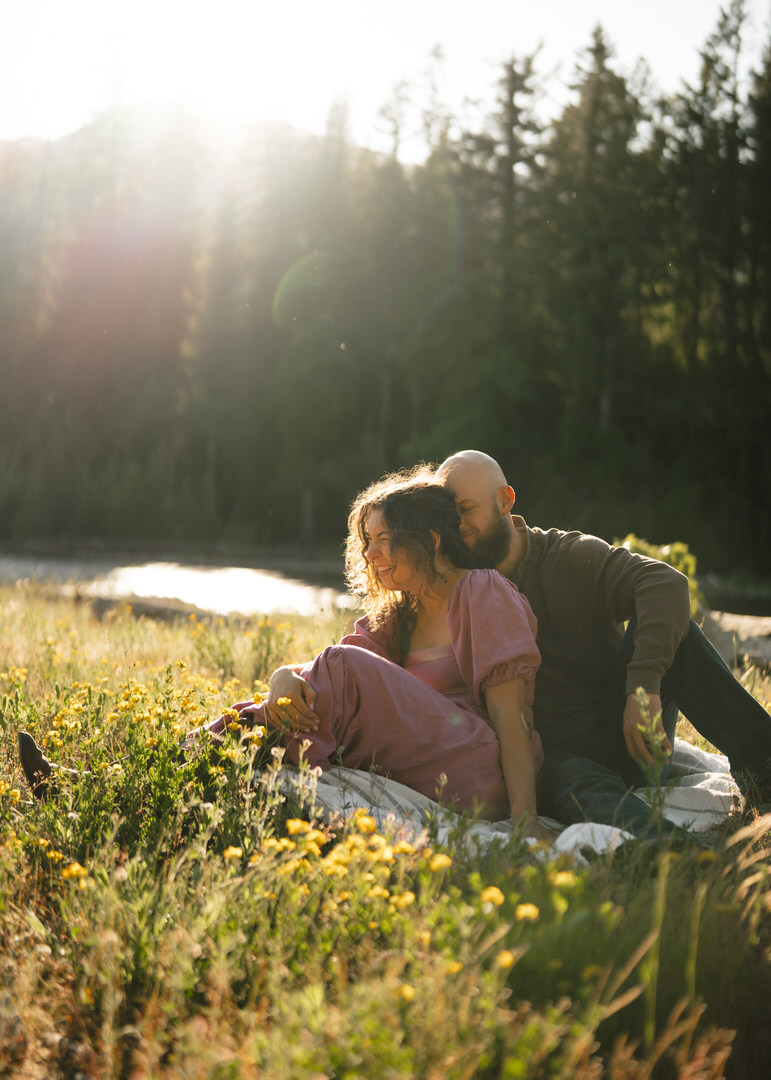 wildflower-meadow-couples-photoshoot