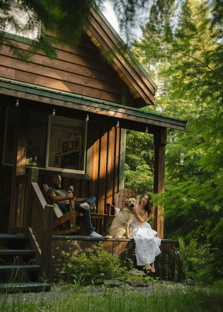 couples-photoshoot-log-cabin
